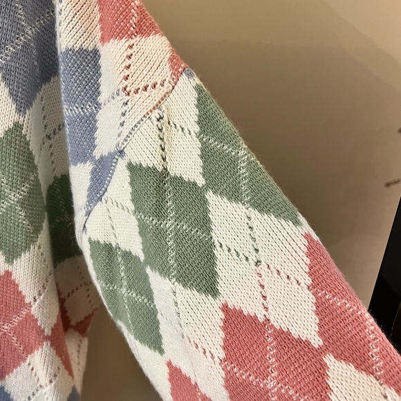 Vintage woman’s argyle print sweater with collar - Picture 6 of 8